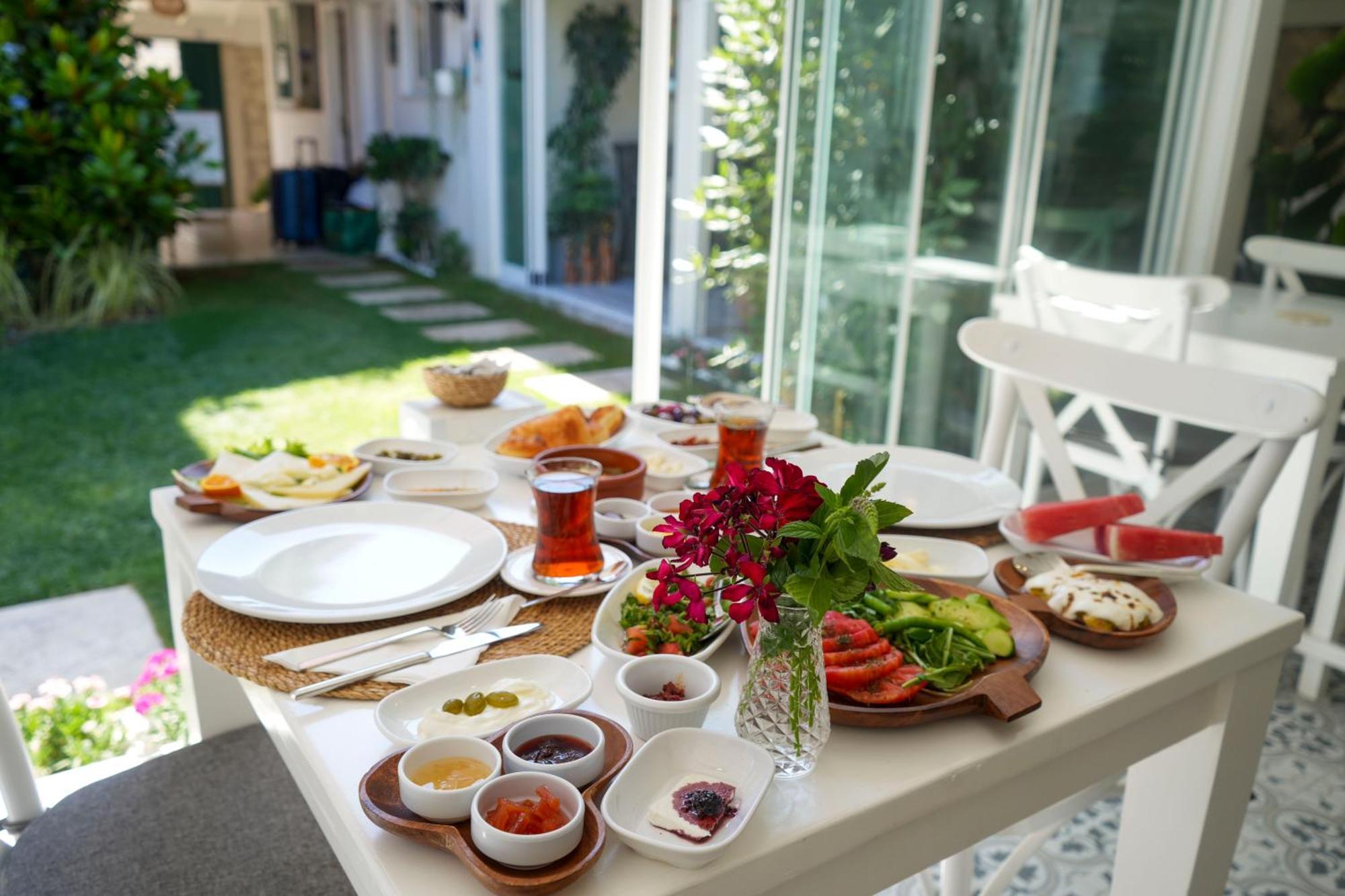 Muezeyyen Hanim Konagi Alaçatı Exterior foto