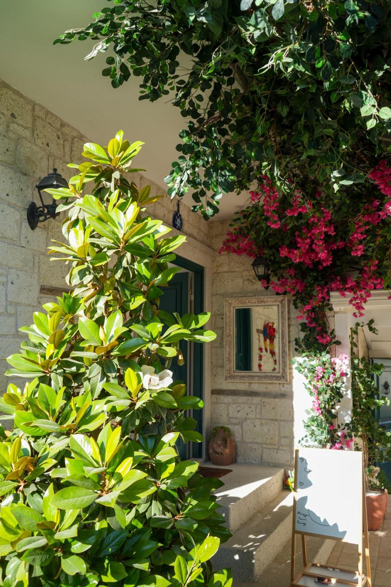 Muezeyyen Hanim Konagi Alaçatı Exterior foto