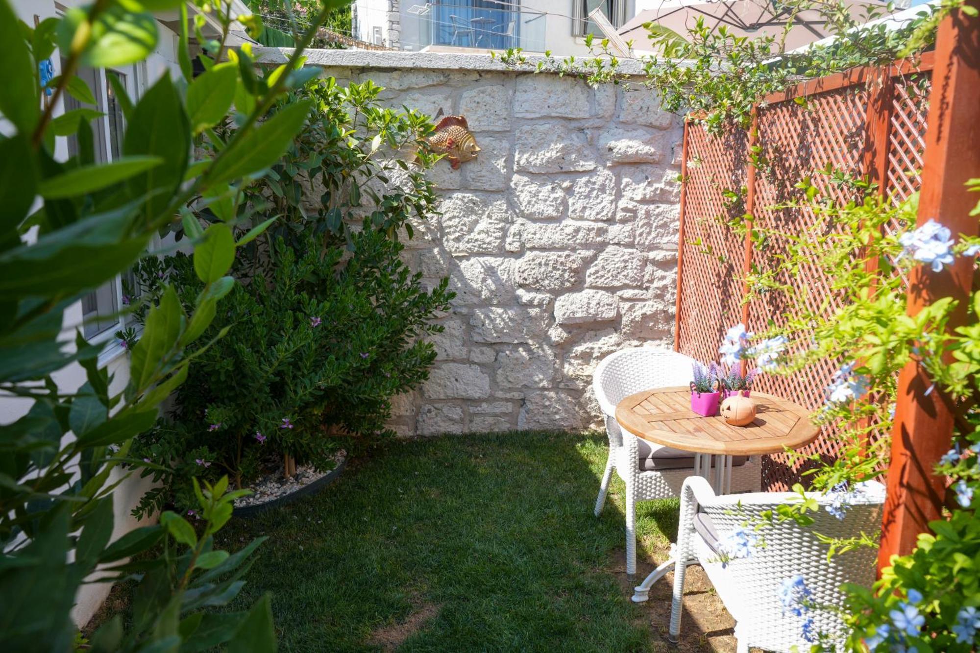 Muezeyyen Hanim Konagi Alaçatı Exterior foto